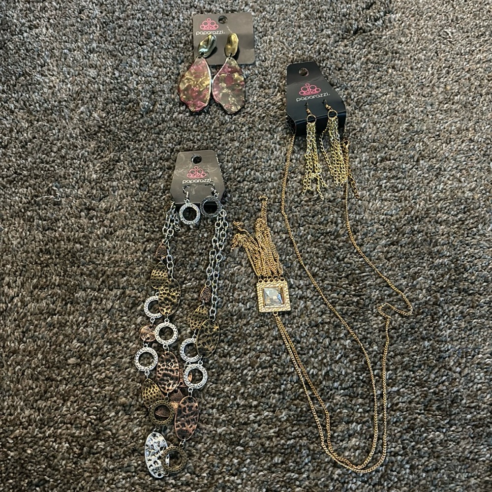 Paparazzi Pendant necklaces and earrings lot